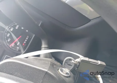 2021 Chevrolet Silverado 1500 4Wd Standard Bed Custom z USA, uszkodzony, nr VIN 1GCRYBEH8MZ187242